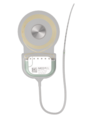 Implantat SYNCHRONY 2 bestehend aus rundem Magnet, daran angrenzend quadratisches Gehäuse mit Elektronik und daran hängend der fadenartige, fast transparente Elektrodenträger