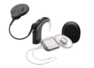 Das aktuelle Portfolio der Cochlea-Implantatsysteme von Cochlear™: der HdO-Soundprozessor Nucleus® CP1000, ein Implantat der Nucleus® Profile Serie, der frei vom Ohr (FvO) getragene Nucleus® Kanso® Sound Processor (CP950).